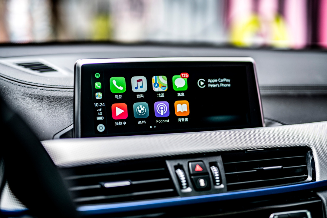 SMALL_[新聞照片五] 全新BMW X2領航版全車系升級業界首創的無線Apple CarPlay整合系統、8.8吋中控觸控螢幕與BMW智能衛星導航系統